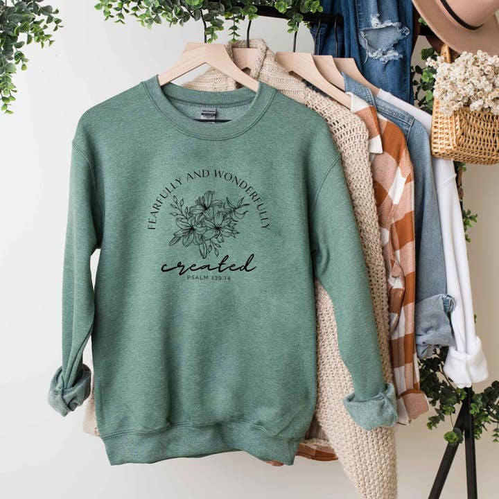 Des fleurs créées avec peur et merveilleusement | Sweatshirt pour la vente par Olive And Ivory Wholesale