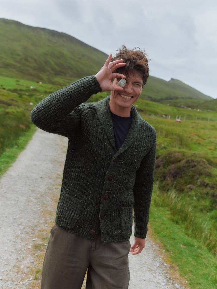 Cardigã de Malha Canelada para Homem Curragh - Verde por atacado de Aran Woollen Mills