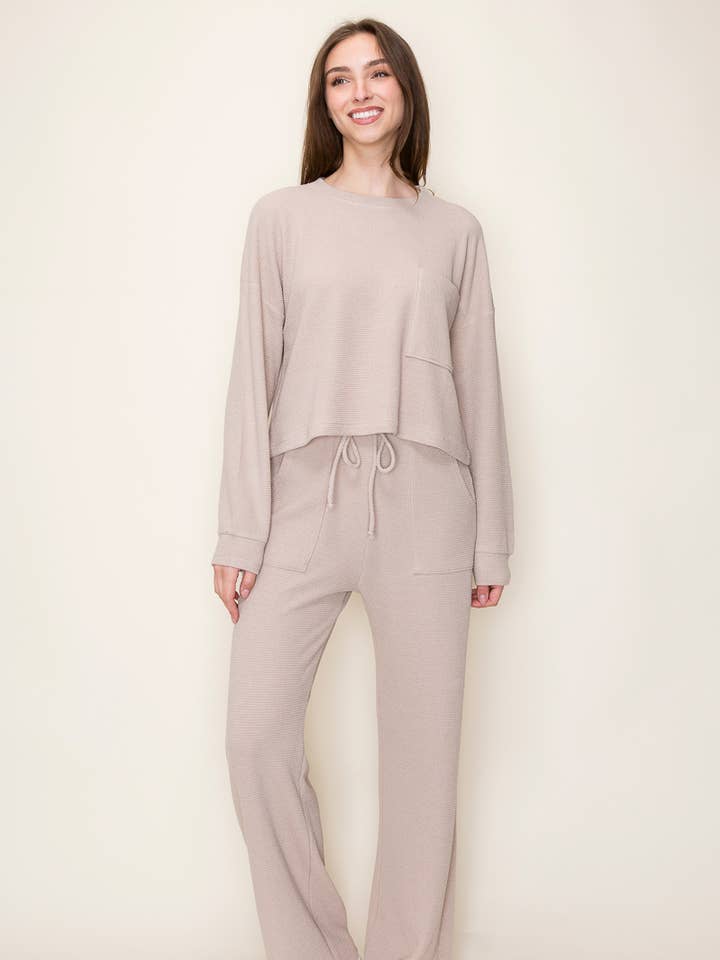 FUNDO DE MALHA COM BOLSOS E CORDÃO por atacado de Tres Bien, Inc