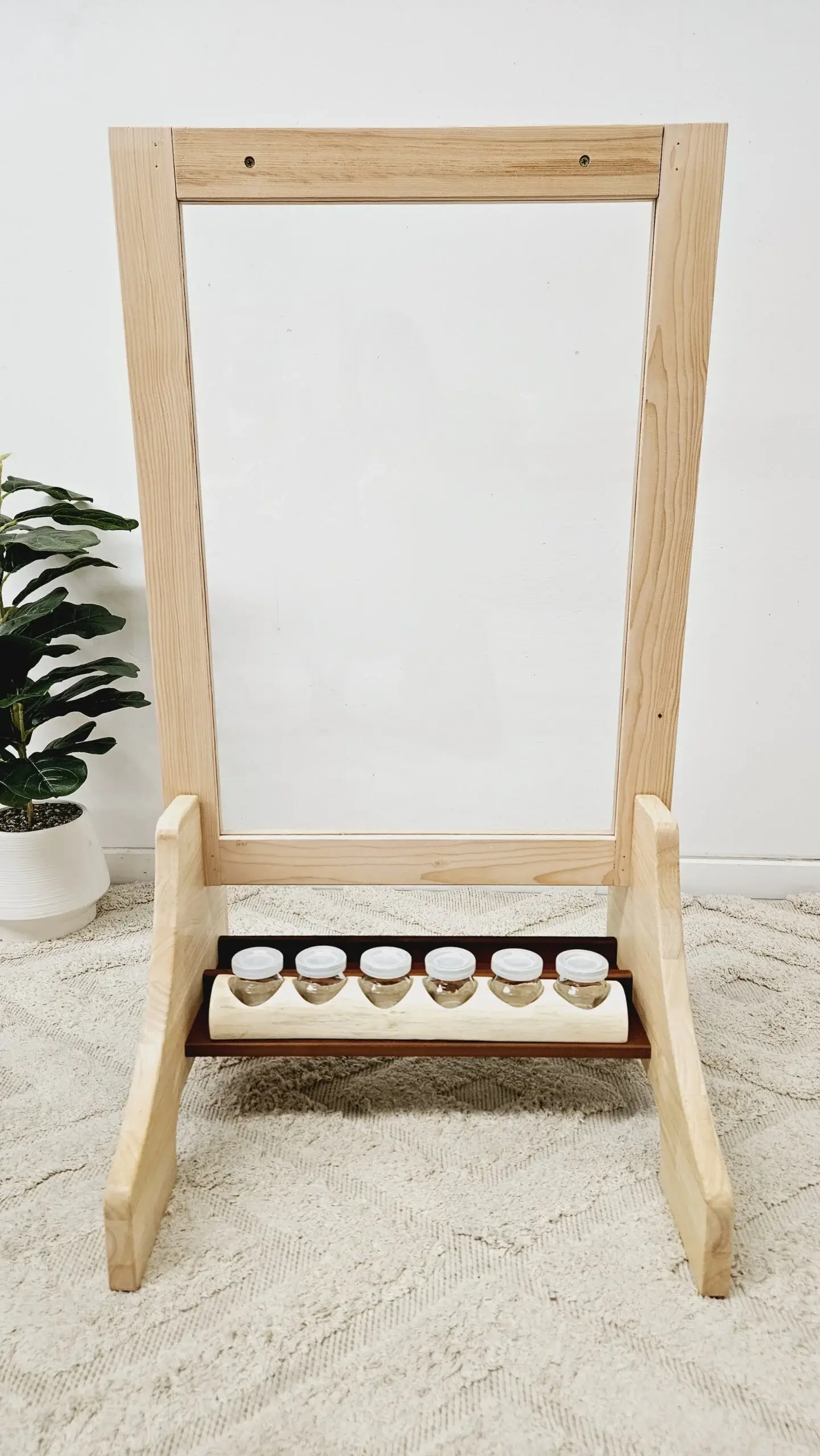 QToysUSA – wholesale Easel – Toddler Perspex Easel4