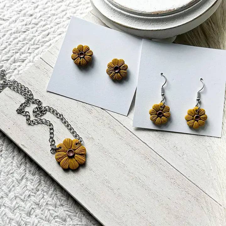 Collier et boucles d'oreilles en pâte polymère - Tournesol pour la vente par KIMCo.