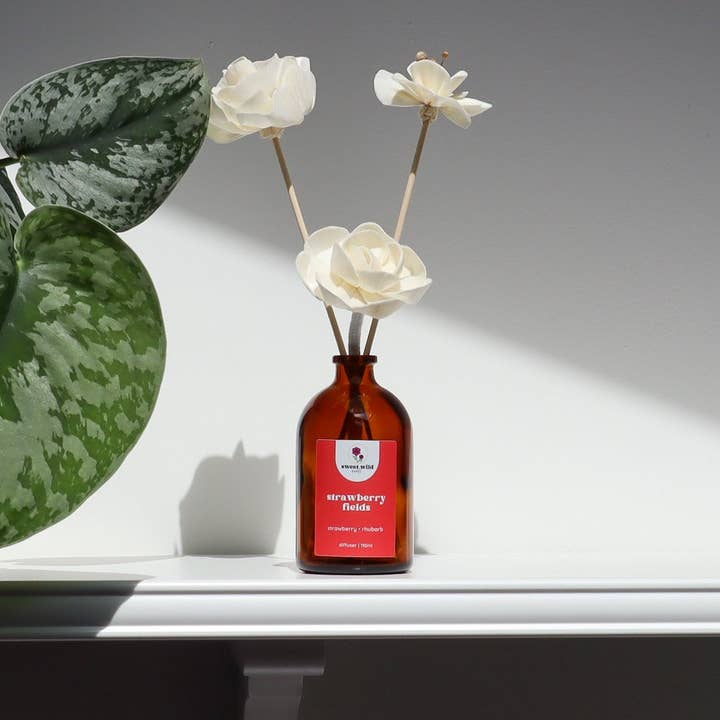 Sola Wood Flower Diffuser – Strawberry Fields | Long-Lasting Natural Home Fragrance for wholesale by Sweet Wild Scents