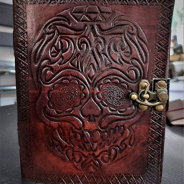 Tuzech Leather – wholesale Journal och dagbok – TUZECH Läderjournal Dagbok Dödskalle Vintage Antik Skuggornas Bok Handgjord Anteckningsbok Skissblock Hocus Pocus Anteckningsblock Present för Män Kvinnor Sju Chakra Med Läderinbunden 7X5 Tum Brun
