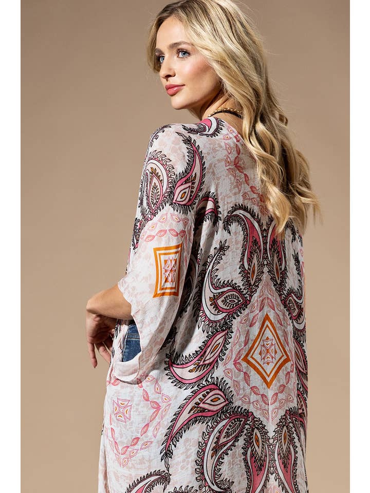 PAISLEY ROSA Kimono rosa com estampa paisley para venda a revendedores na Faire