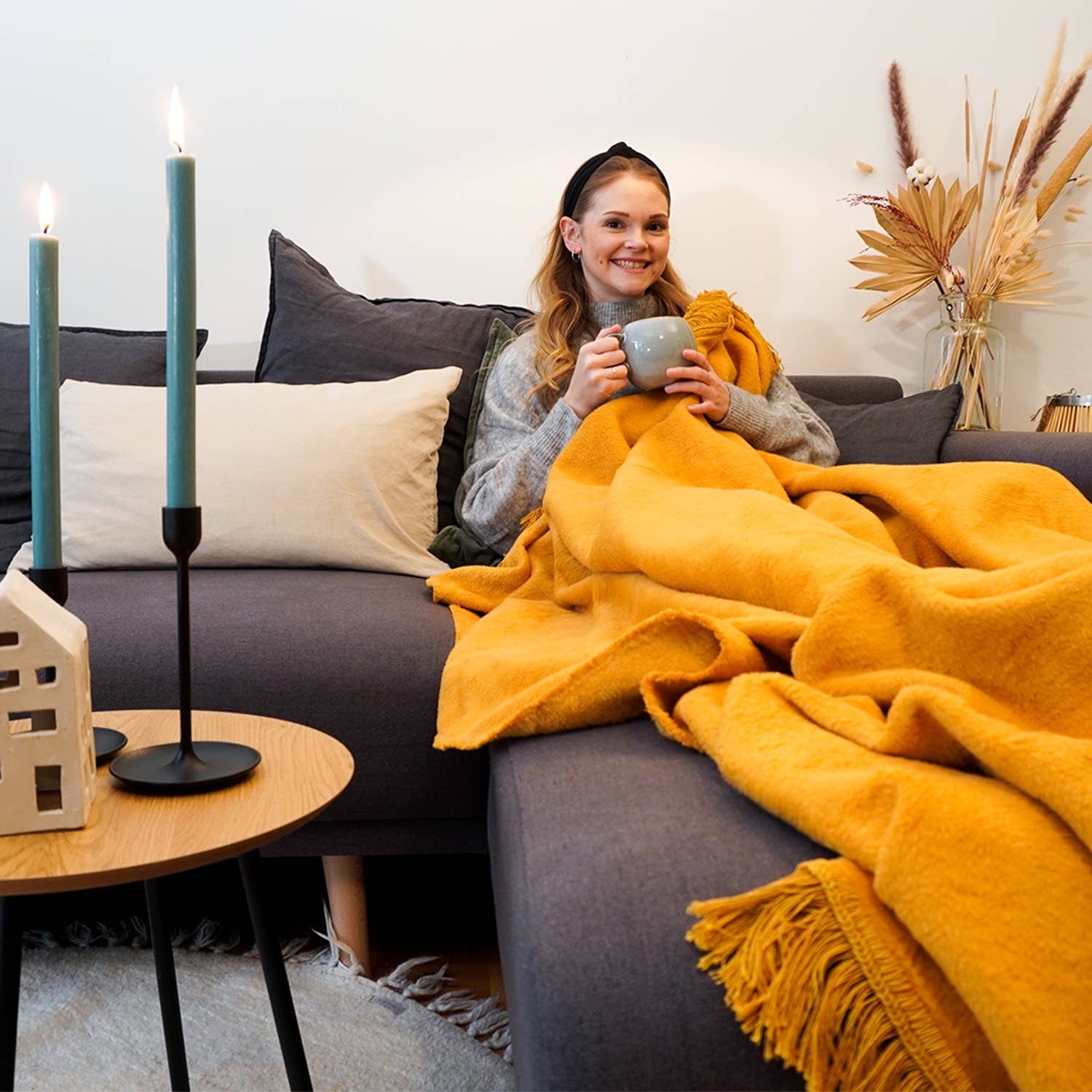 blanketino - Wholesale Throw Blanket - Kuscheldecke mit Fransen senfgelb - 210 x 150 cm