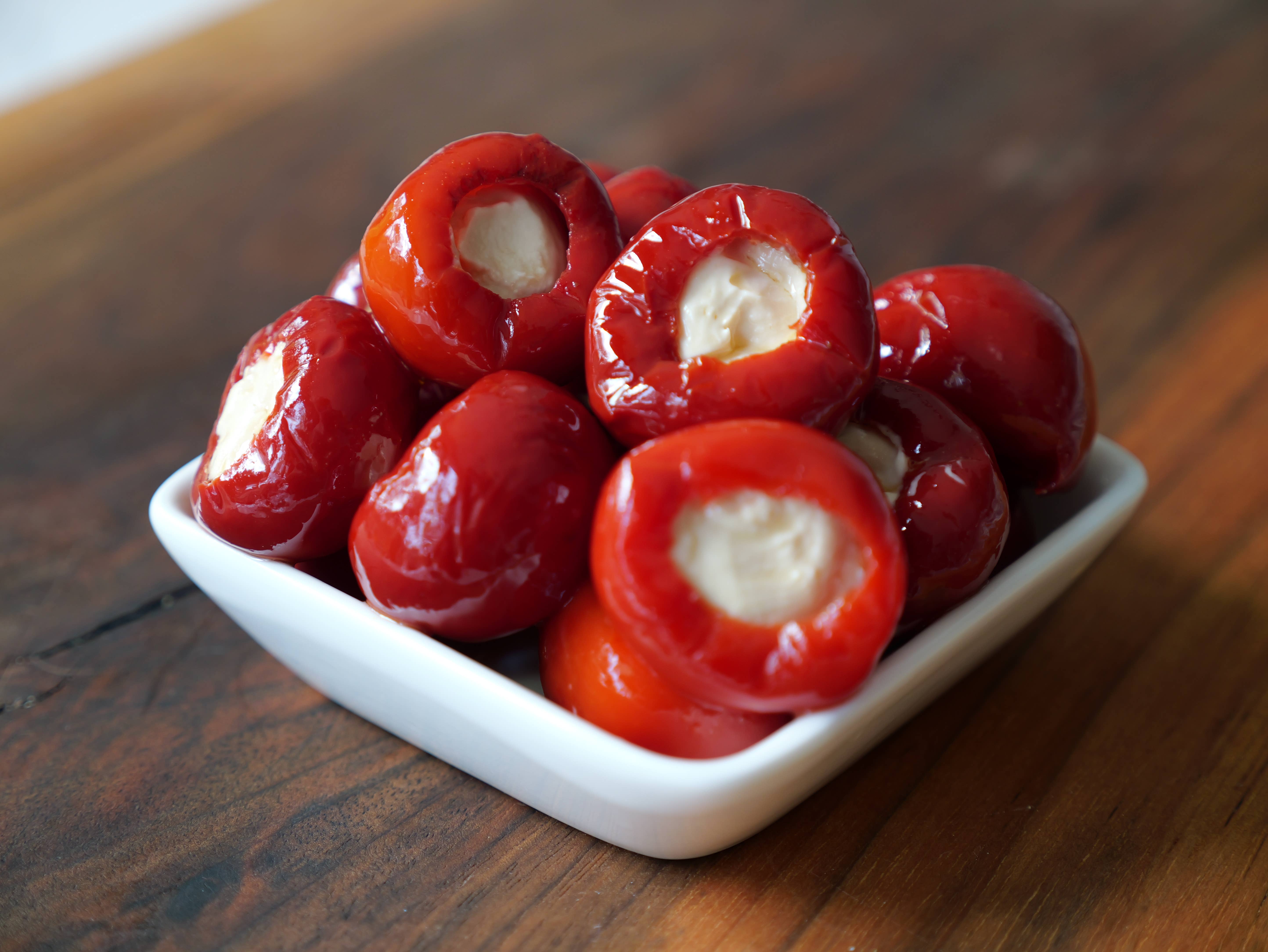SOLENZI - Wholesale Olives - CHERRY PEPPERS with Goat Cheese 280g2