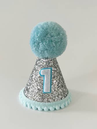 Chapeau à paillettes bleues et argentées pour la vente par Nash and Willow