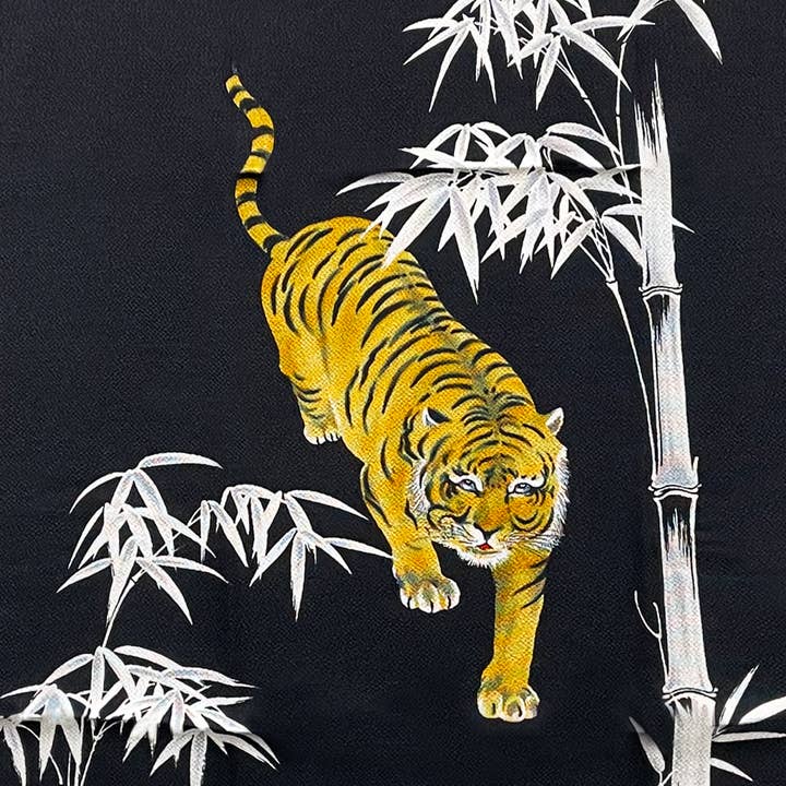 Tigre dans Noren Furoshiki en Bambou Blanc - Noir pour la vente par EMC