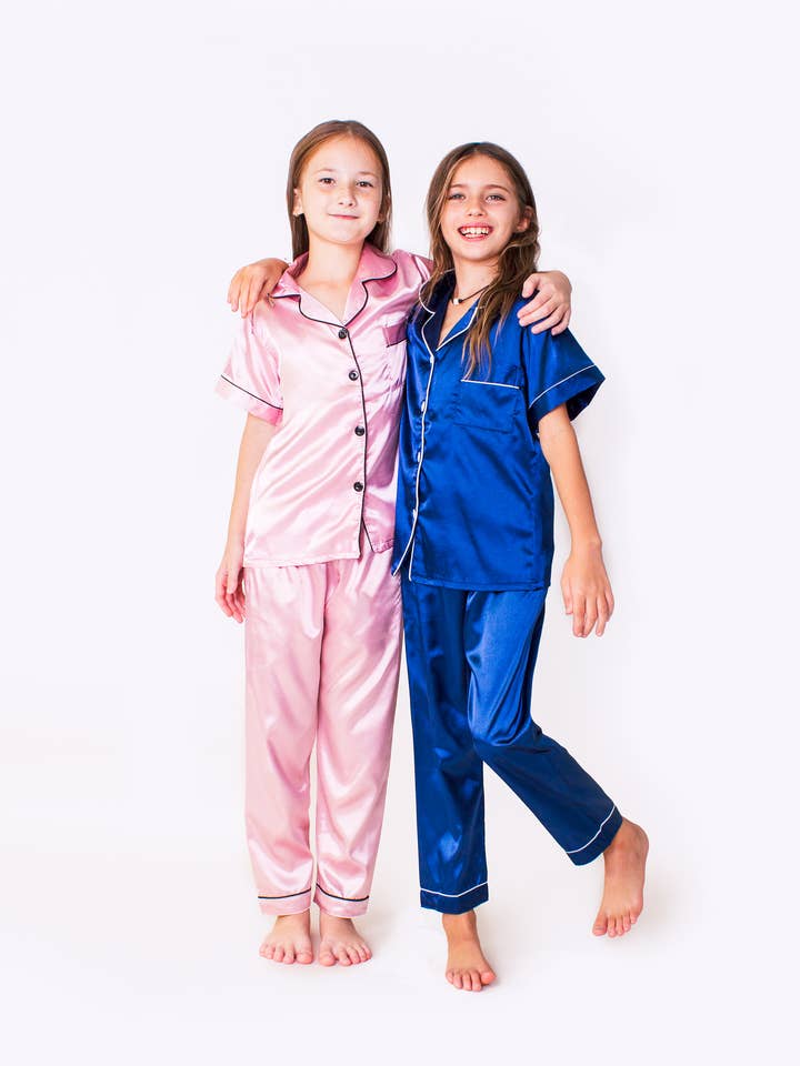 Børne Satin Pyjamas Korte Ærmer + Bukser for engroshandel hos Sisters G Kids