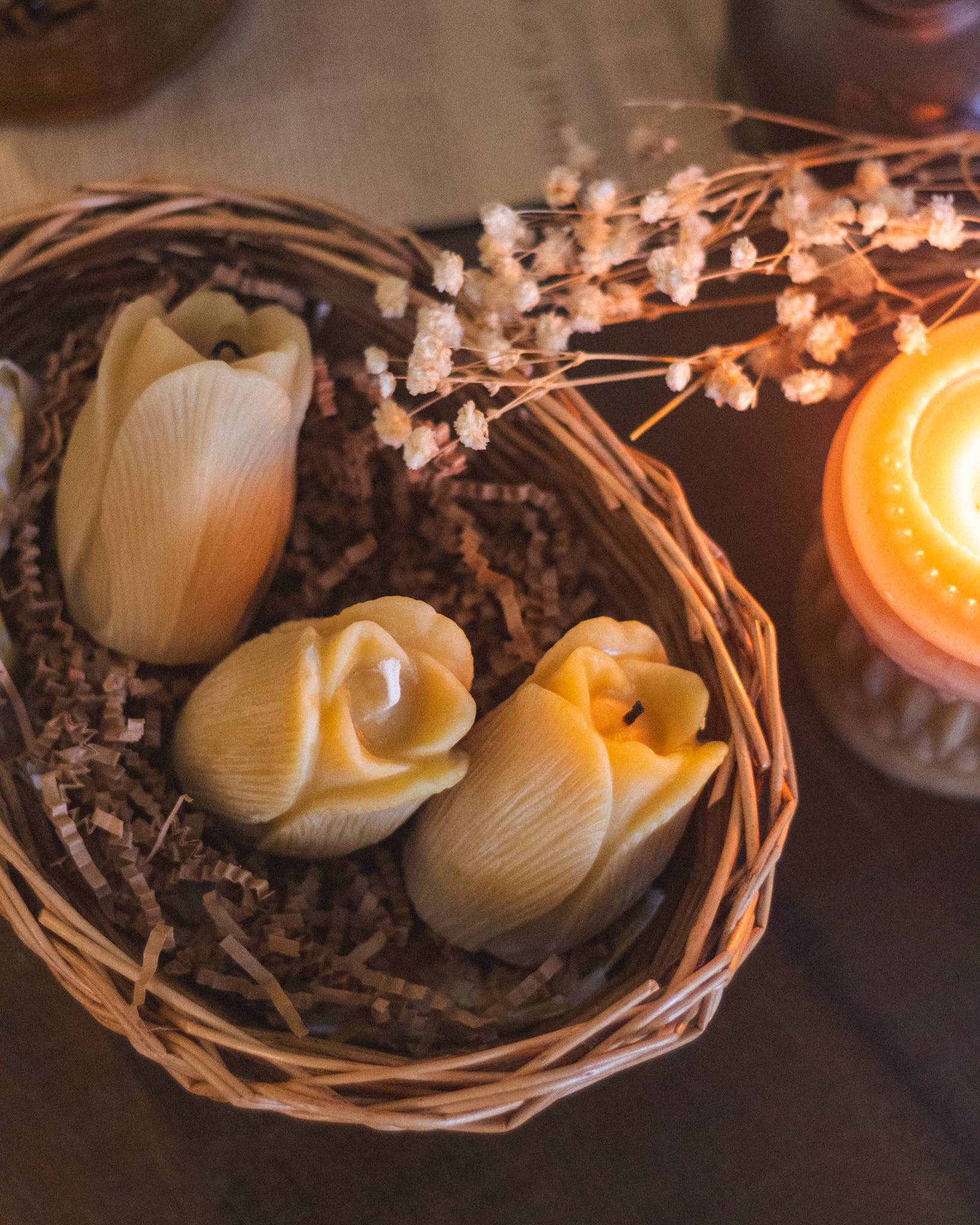 The Ramblin' Bee - Wholesale Novelty Candle - Tulip Shaped Beeswax Candle5