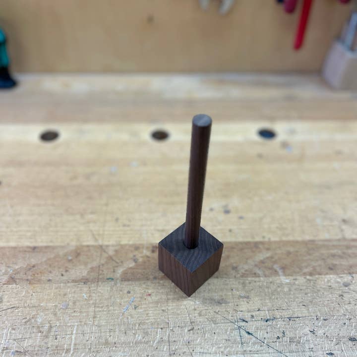 e+m Holzprodukte - Wholesale Decorative Tabletop Object - Stand-up Walnut3