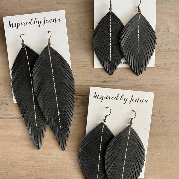 Inspired by Jenna - Venta al por mayor Pendientes colgantes - Pendientes de plumas de cuero negro (4 tamaños)9