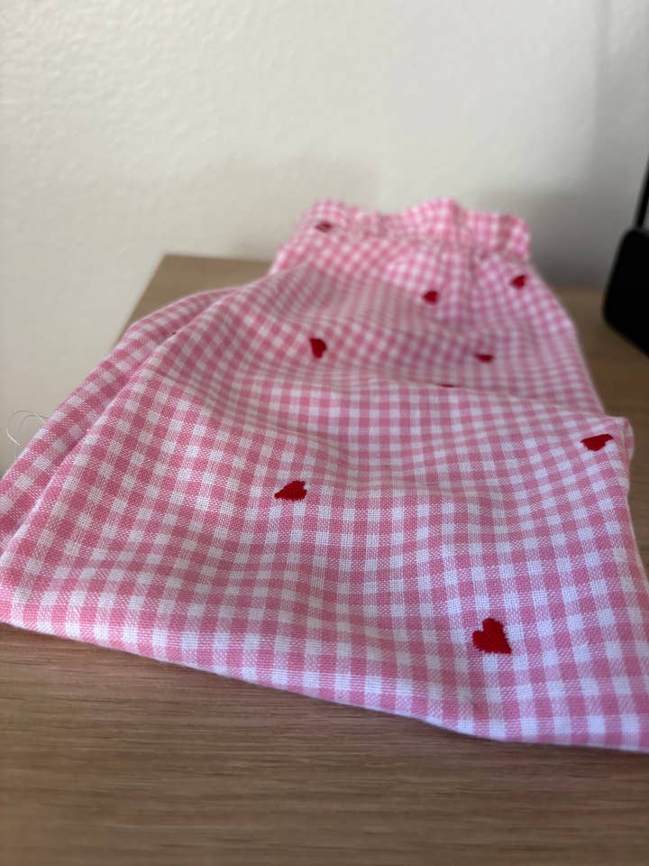 Pantaloni Rosa a Quadretti per Bambini e Ragazzi – Stile Boxer a Vita Elastica con Ricamo a Cuore per la vendita all'ingrosso da parte di Safe Haven