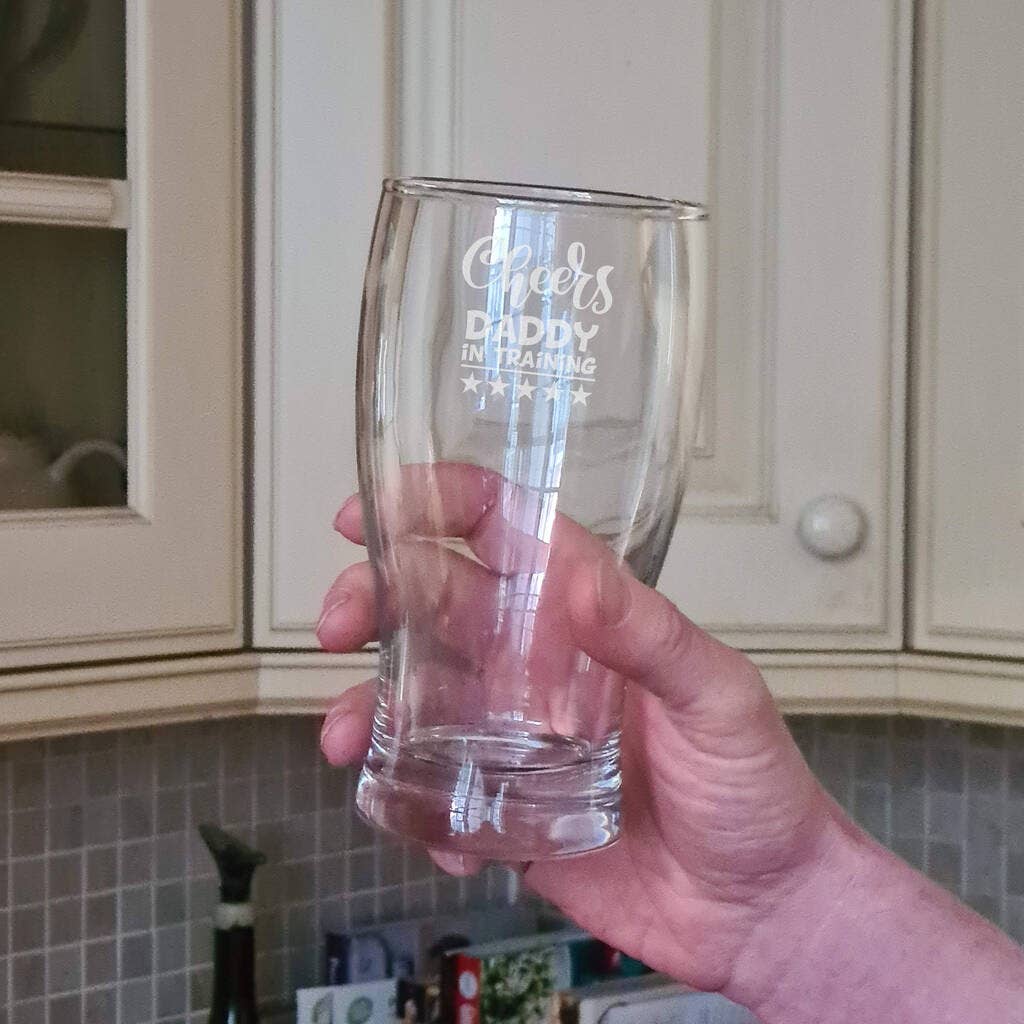 Afewhometruths – wholesale Beer glass/mug – Personalised Dad To Be Pint Glass For New Dad1