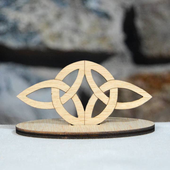 Celtic Serch Byrthol Knot, Irish decoration for wholesale by Tawny Barn