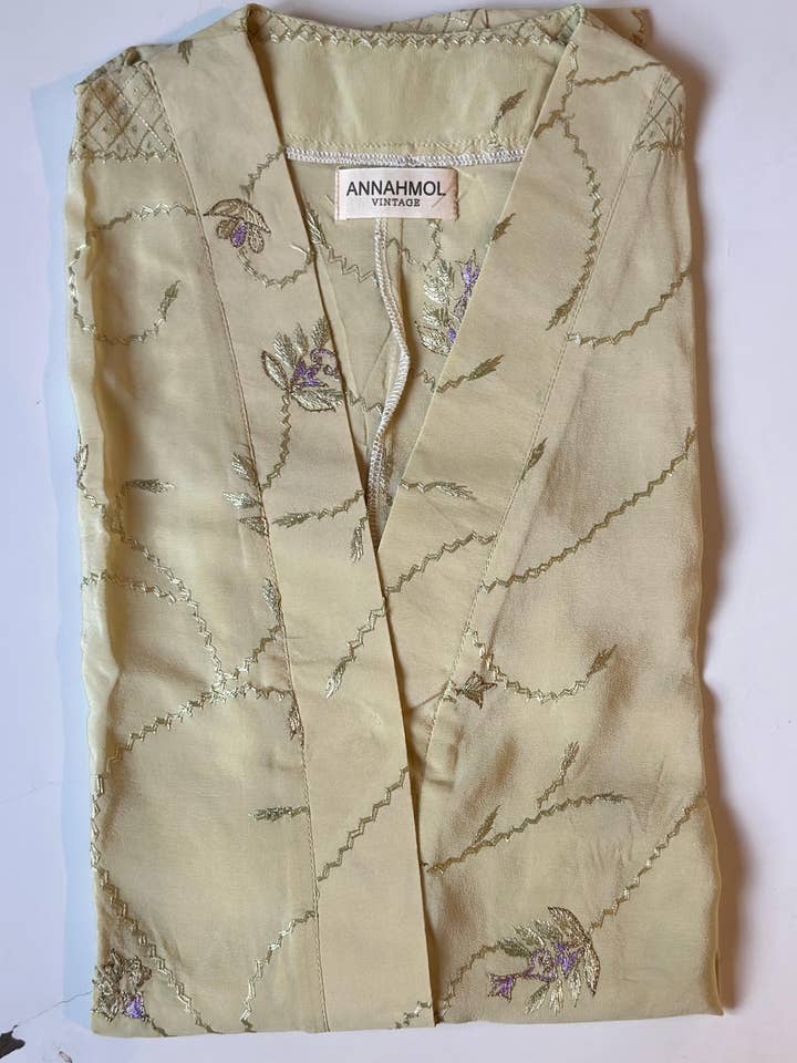 Annahmol - Wholesale Blouse - Women's - Vintage Silk Kimono Top: Free Size: BEST SELLERĀ : OOAK29