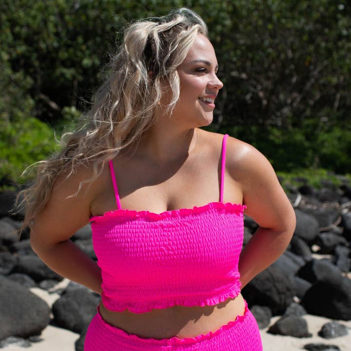 Haut de maillot de bain en bikini Eden (rose vif) pour la vente par Full Bums Swimwear