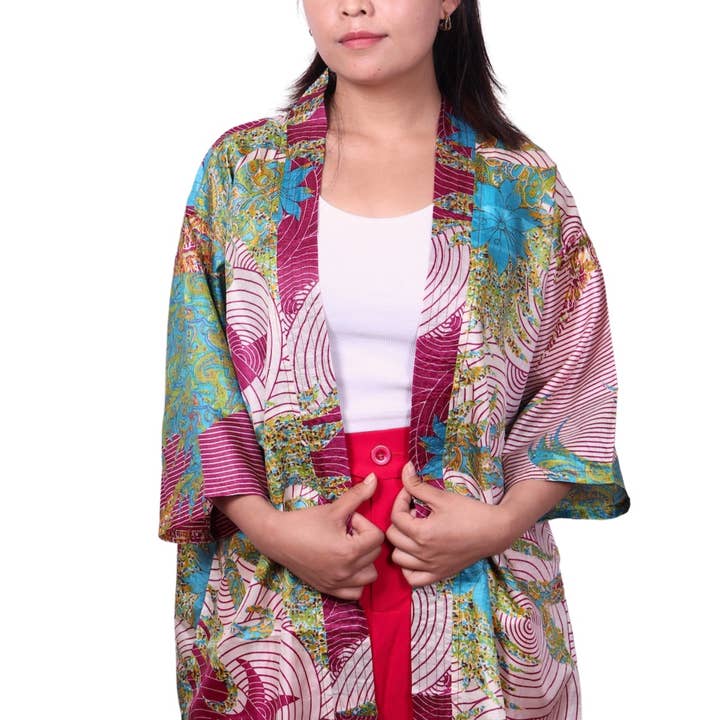 Upcycled kimono met korte mouwen voor wholesale door Local Women’s Handicrafts