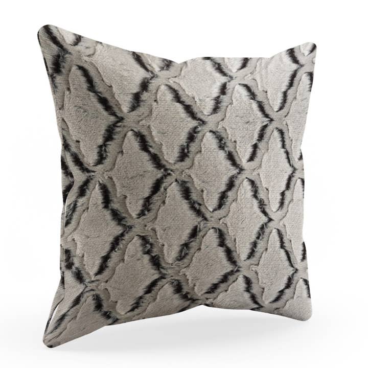Coussin de luxe en fausse fourrure animale Plutus Brown Beige Diamond pour la vente par Plutus Home Brands