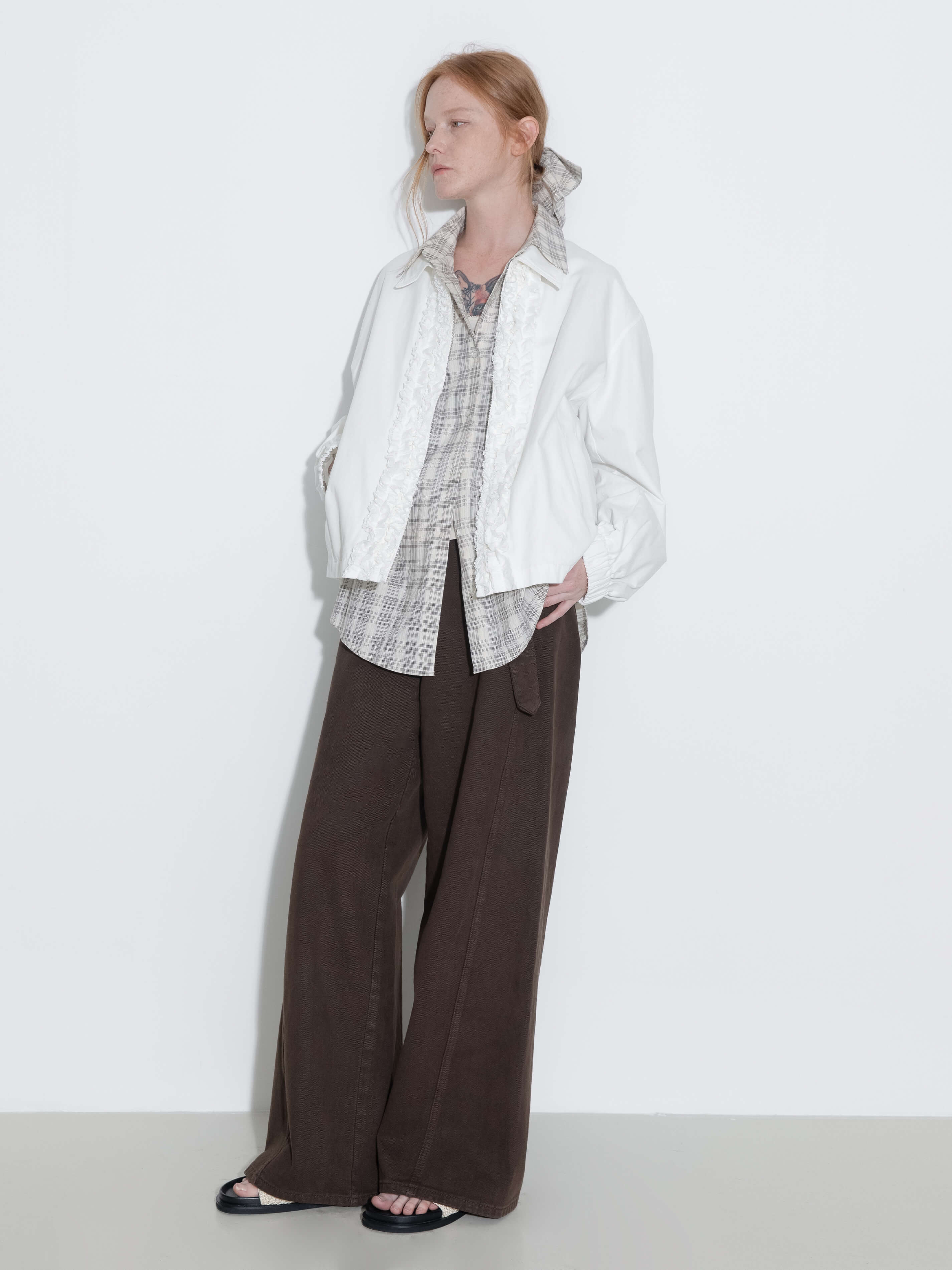 CUBIC – Engroshandel Jakke - Dame – Bomuldsjakke med flæser og lynlås samt elastiske ærmegab10