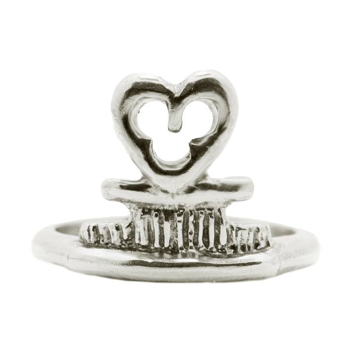 Anillo Cup Of Hearts en plata de ley para venta al por mayor de Aveta Studio