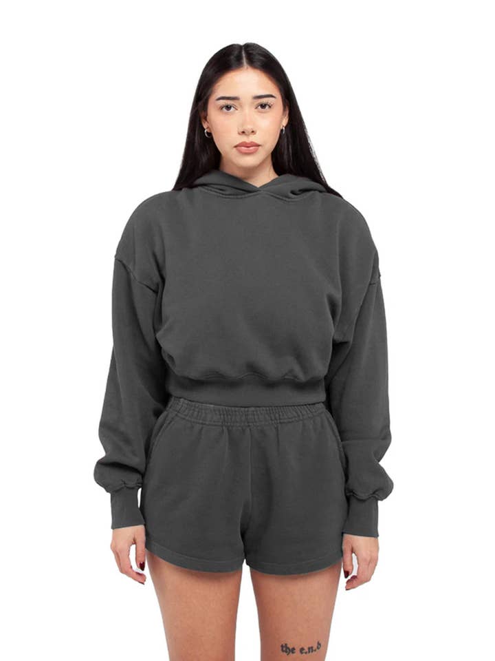 Felpa con cappuccio corta da donna tinta in capo Shaka Wear per la vendita all'ingrosso da parte di Boho Bloom Emporium