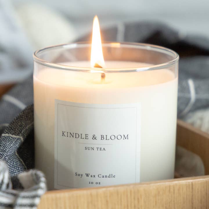 Strandhus för wholesale av Kindle and Bloom Candle Studio