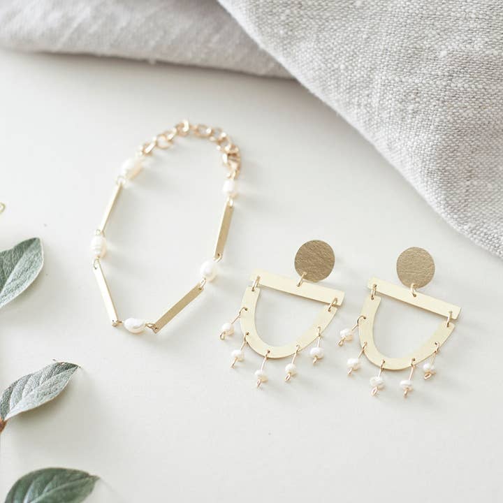 Pearl Bar Bracelet for wholesale by Just Trade UK