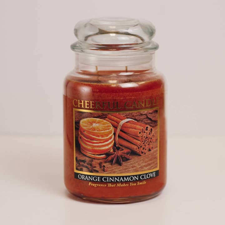 Cheerful Candle (24 oz.) – Appelsin, kanel og nellike for engroshandel hos Cheerful Candle