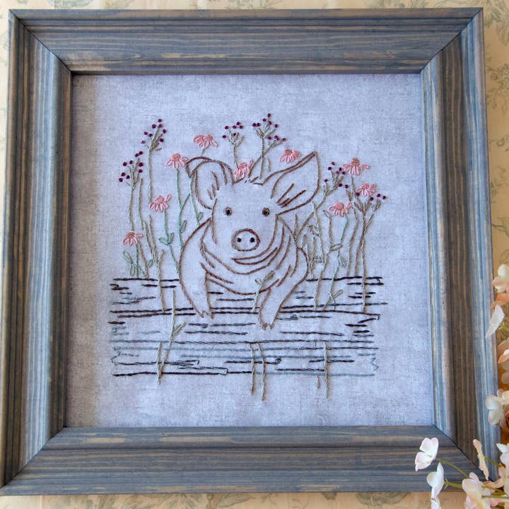 Motif brodé à la main Pig Barnyard Farm Animal Needlework pour la vente par Rugosa & Pine