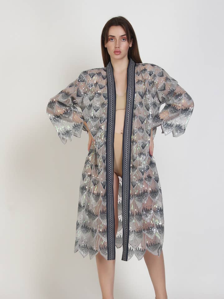 Kimono brodé F pour la vente par Textures Jaipur