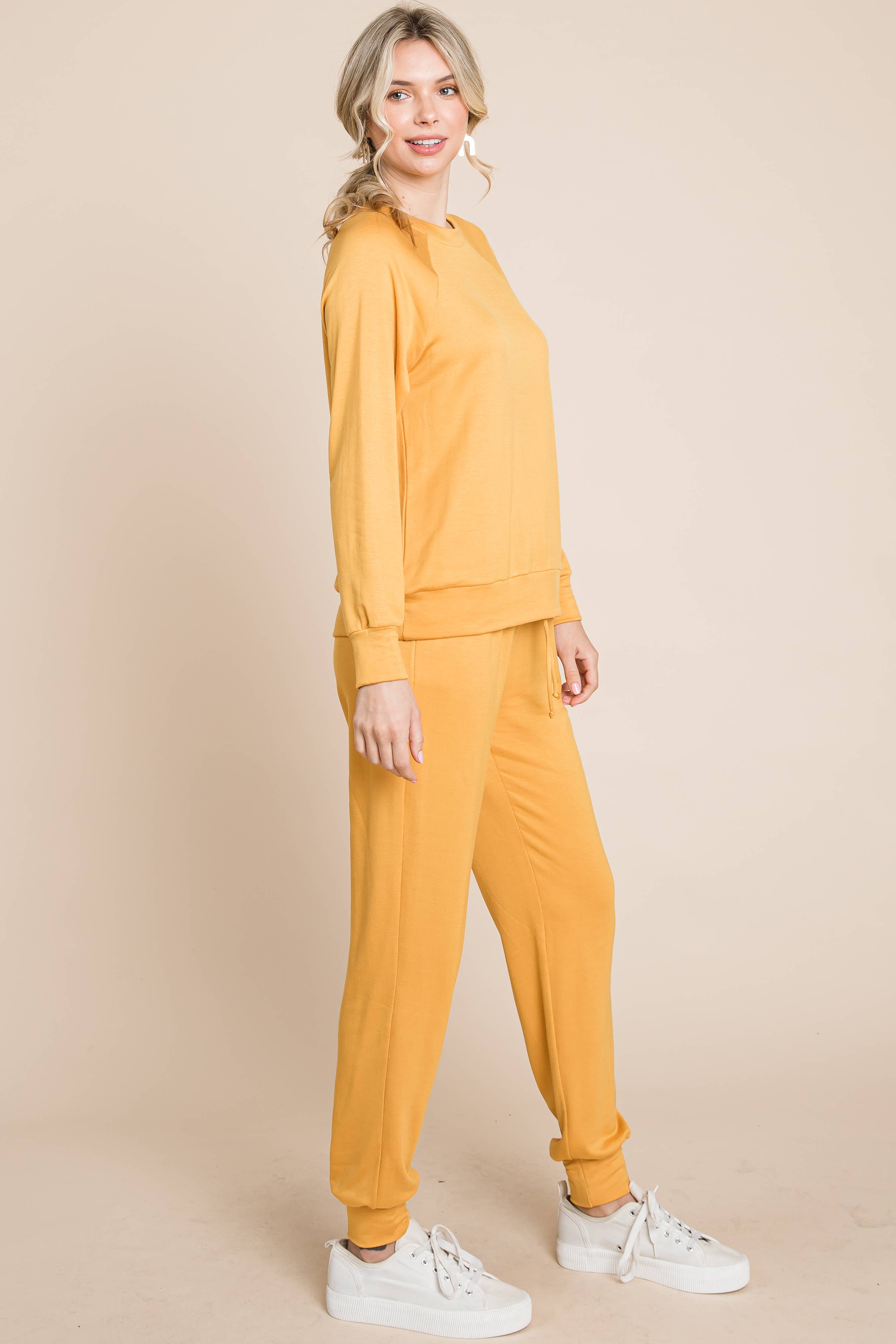 Emerald Collection – wholesale Lounge set – Women's – ETK-8898-PL Plus Size Fleece Solid Soft and Fuzzy Loungewear3