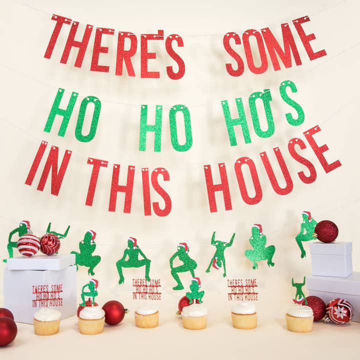 C'è qualche striscione natalizio di Ho Ho Ho in questa casa per la vendita all'ingrosso da parte di Ninalem's Party