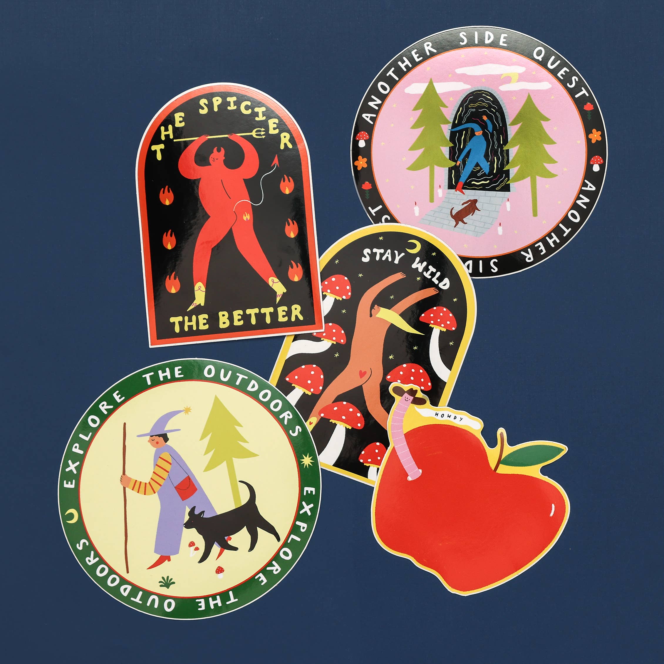 Little Black Cat Illustrated Goods – Engroshandel Klistermærke – Orm Cowboy Klistermærke | Howdy Vinyl Klistermærke | Orm I Æble7