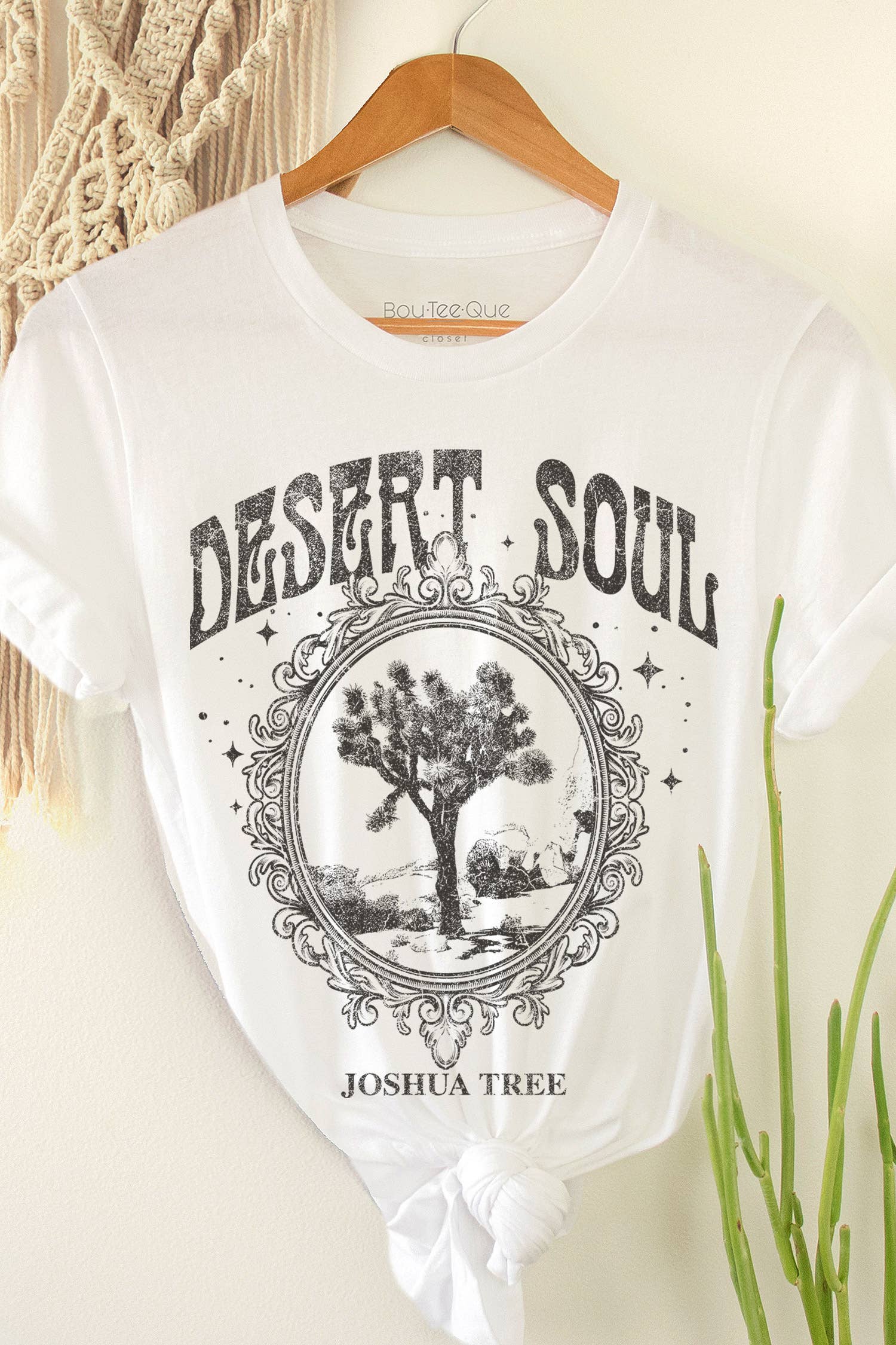 BouTeeQue Closet - Vendita all'ingrosso Maglietta serigrafata - Donna - BTJ4890 -T JOSHUA TREE, ANIMA DEL DESERTO3