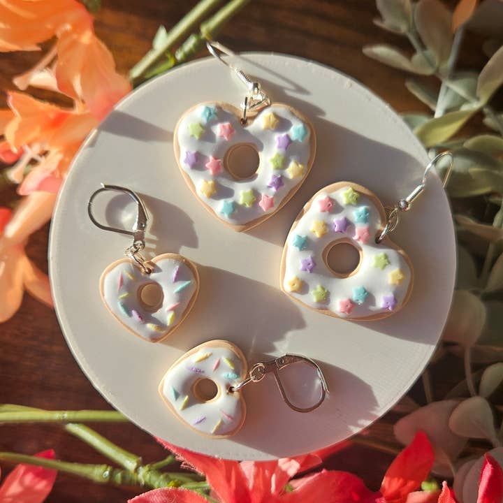 Cœurs de beignets glacés pour la vente par Pinky Creates