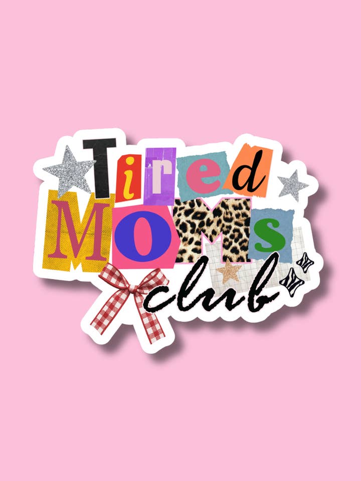 Adesivo "Tired Moms Club", regalo per la Festa della Mamma per la vendita all'ingrosso da parte di ShopSourSweetener