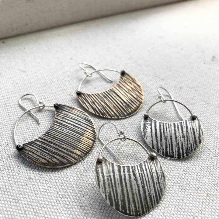 Pendiente Woodland Crescent: Plata de ley o Latón para venta al por mayor de Athena Bandit Jewelry