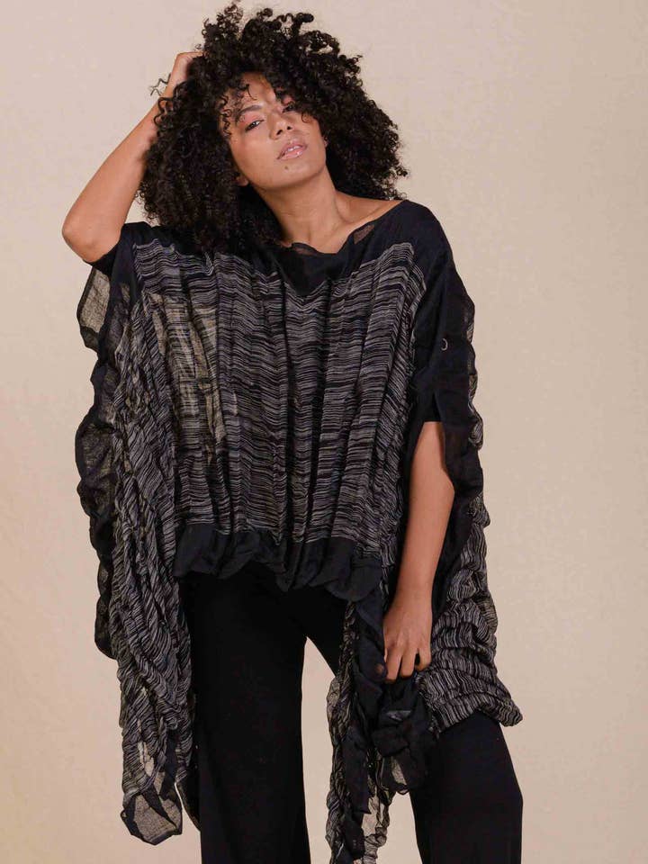 Shelly - Gestreifter Wollwickel für den Großhandel von SENSIFY by Laila Sørensen