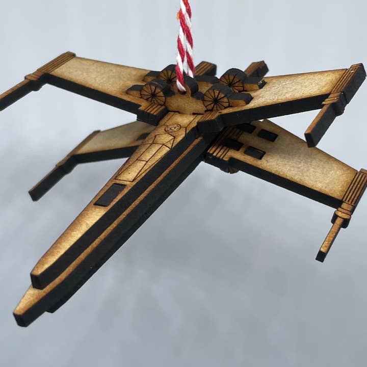 Star Wars Weihnachtsdekoration aus Holz für den Großhandel von Archie & Bea