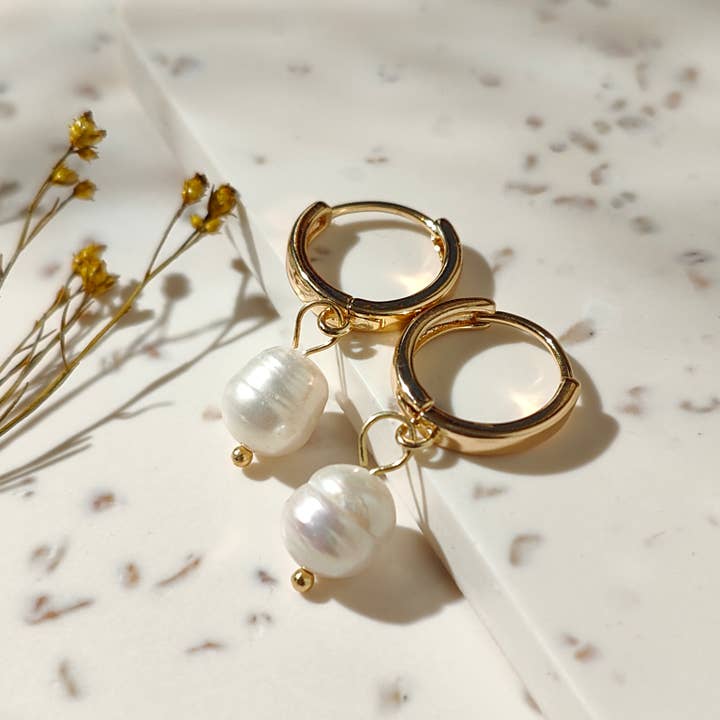 Vachana - Wholesale Hoop Earrings - Natural Pearl Huggie Hoop Earrings8