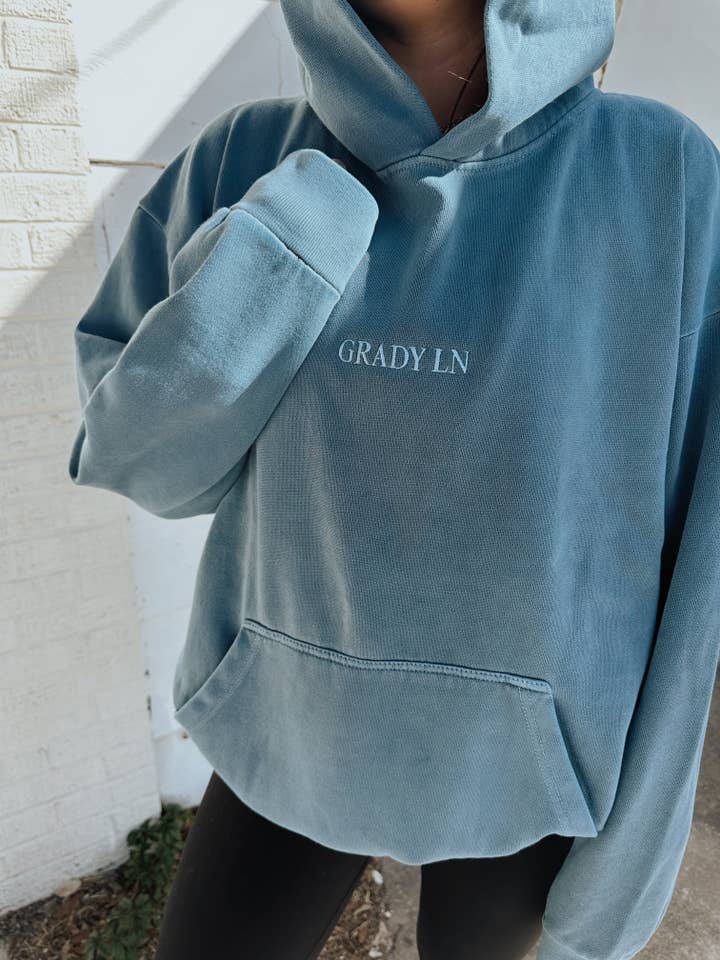 SWEATSHIRT DE LUXE PERSONNALISÉ AVEC MARQUE pour la vente par Grady Ln Boutique
