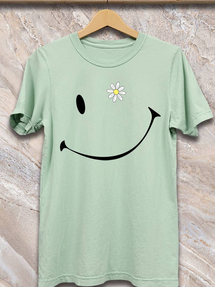 SPT-BA-190_Daisy Wink Smiley - T-shirt doux teinté pour la vente par SP Tops, Inc.