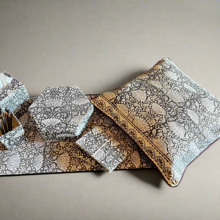 Onyx Bloom: Office-in-a-Box Decor Set for wholesale by Soothi | Containers Of Creativity