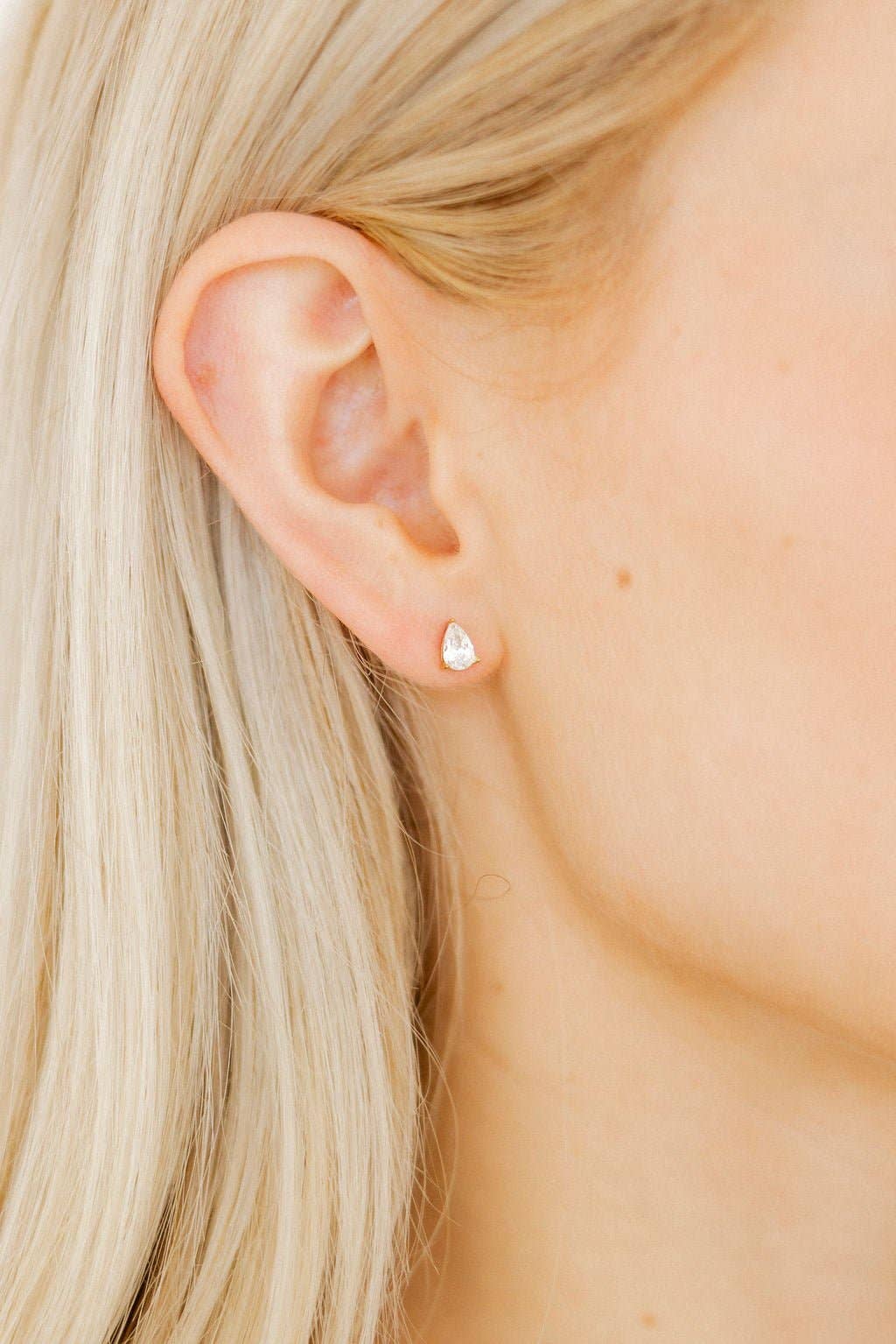 LINNY CO - Wholesale Stud/Post Earrings - Screwback Stud Earrings - Paige Pear1