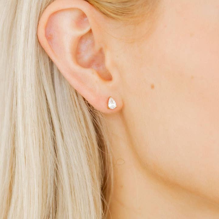 LINNY CO - Wholesale Stud/Post Earrings - Screwback Stud Earrings - Paige Pear1