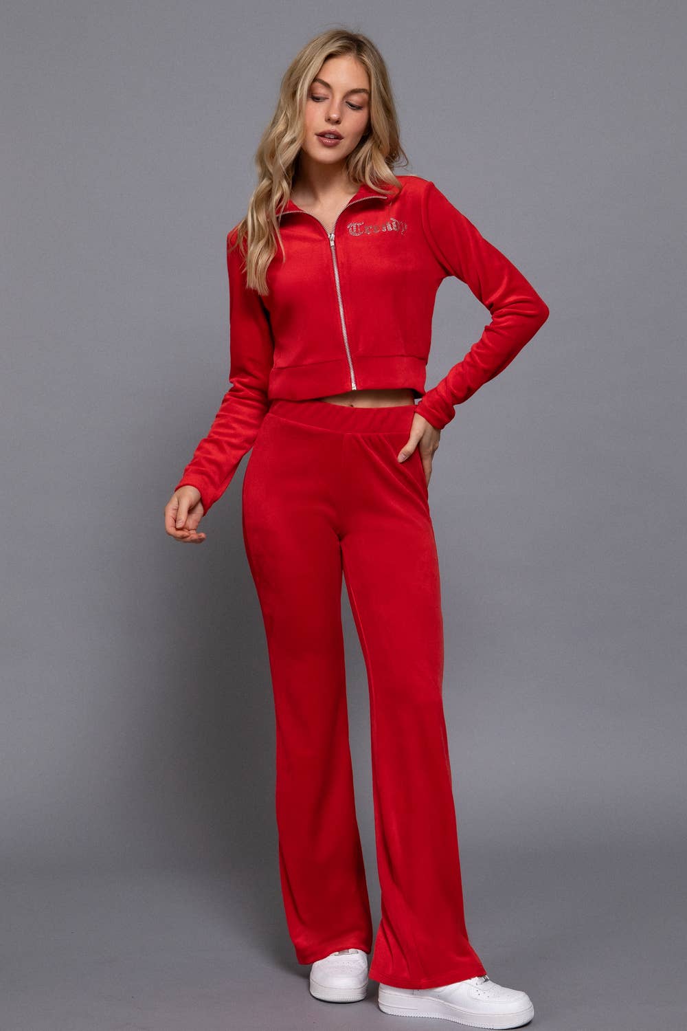 Active Basic | Active USA – Engroshandel Loungesæt - Dame – Mock Neck Zip Up Jakke & Rhinestone Flare Bukser Velour Sæt20