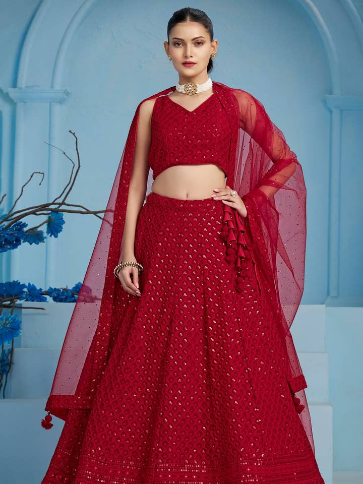 Lehenga Choli in Georgette Rossa per Matrimonio e Festival Indiano e Pakistano - Ricamo con Paillettes e Filo per la vendita all'ingrosso da parte di HATKE BRIDE