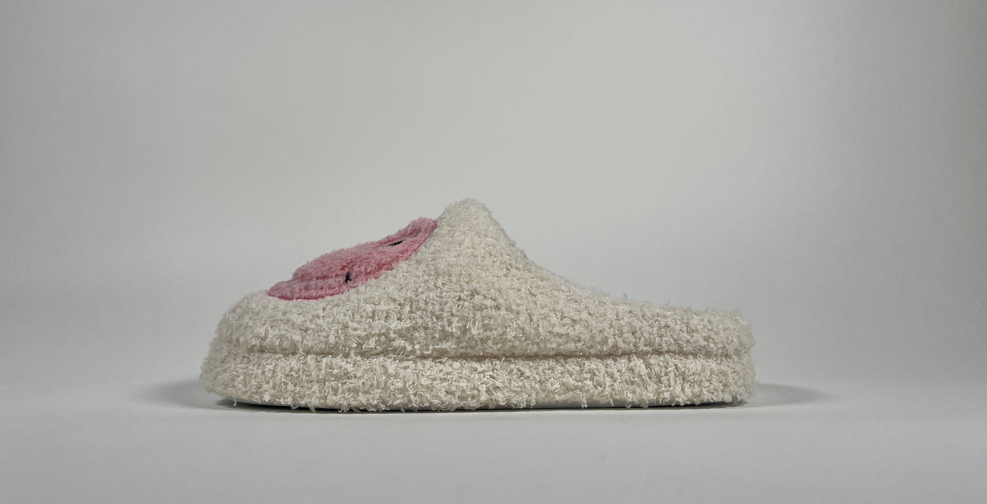 Handcraft Manufacturing Corp. - Wholesale Slippers - Women's - Cozy Smiley Clog3