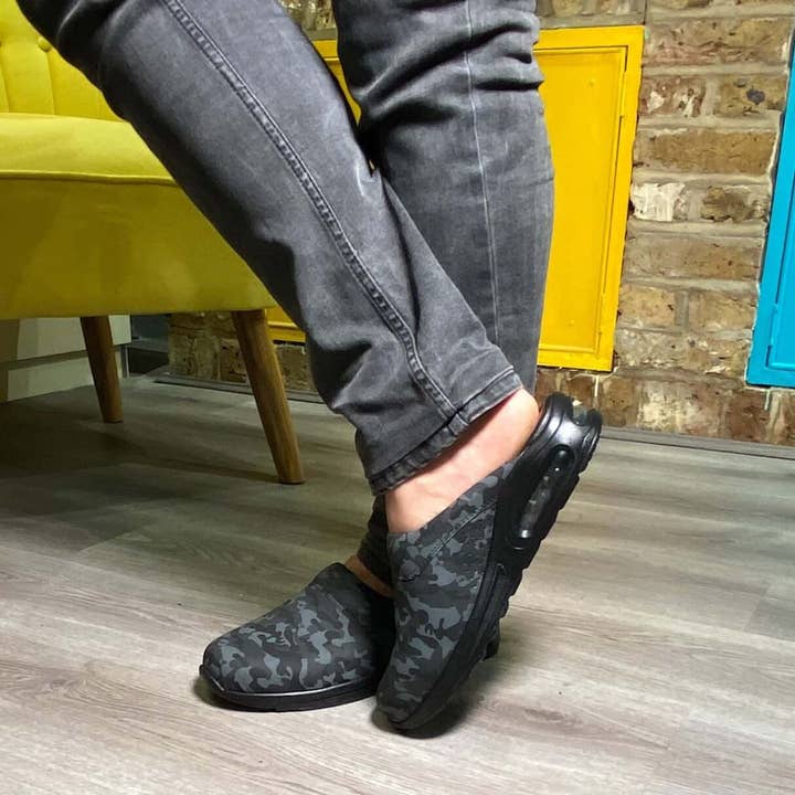 Camouflage Air Clogx Light Sole Leather Clogs Slippers for wholesale by UKS UNITED KNACK SYSTEM LTD